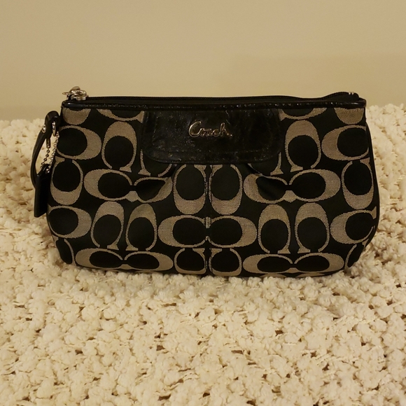 Coach Handbags - Coach Signature Fabric Wristlet
